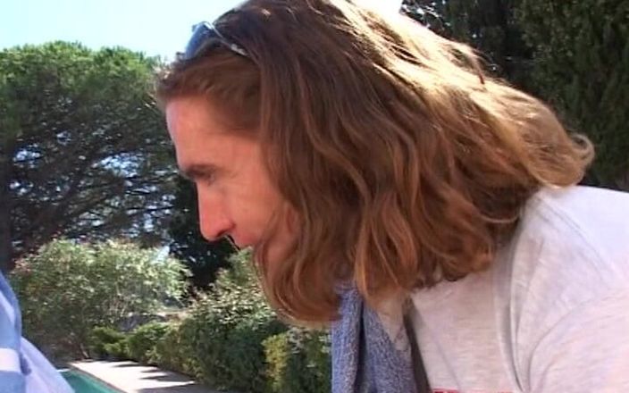 Monde Francais: Cycata blondynka francuska milf lubi trójkąt na świeżym powietrzu