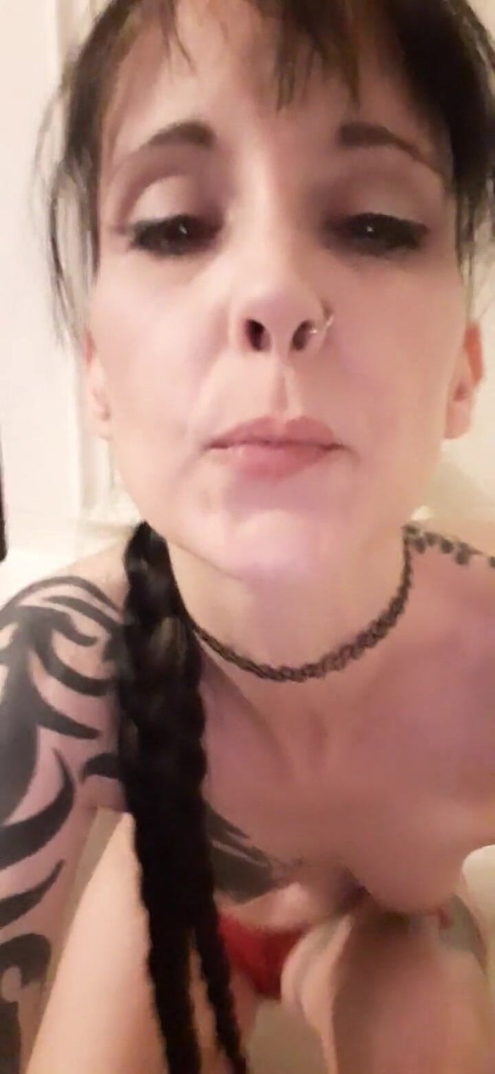 PandoraSG: पैंटी पेशाब करना और सौतेली मम्मी वीर्य के लिए भीख मांग रही है