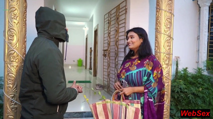 WebSex Premium: Otomatik sürücü güzel yolcu yengeyi sikiyor! Net Ses ile