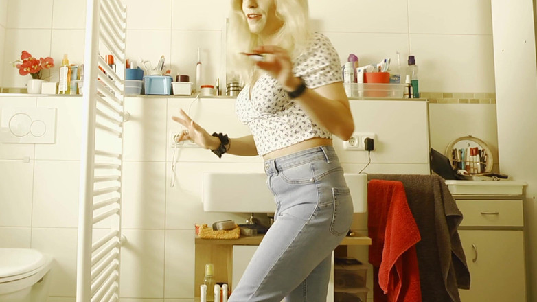 TV_Helena: Instrucțiuni de masturbare de la o fată transsexuală pentru ratați...