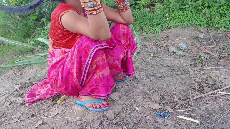 Lalita Singh: 德西村哥与情人男孩在野外啪视频