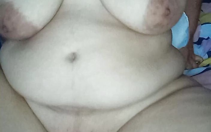 Jaky2023: Mi coño está cachondo y mis piernas temblando de placer