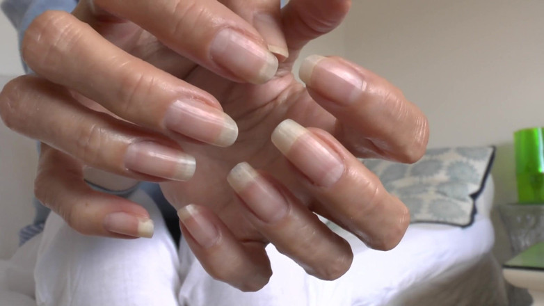 Lady Victoria Valente: Mains d’été élégantes et longs ongles, présentés par Lady Victoria Valente