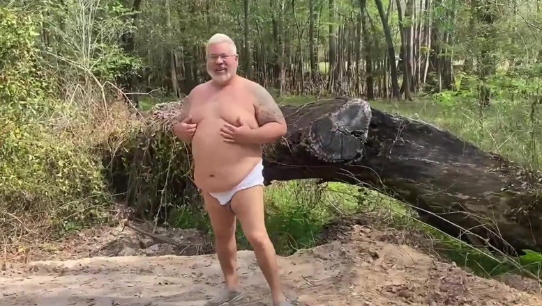Hand-Free-Daddy-Chub: Shooting huge Stepdaddy loads