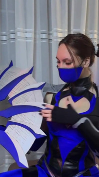 Kytana From Mortal Kombat Fucks Herself, Teenager in Real Life.