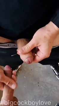 Fodi um construtor de um prédio sem camisinha na frente de todos!