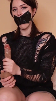 Duck Tape e masturbação com bolas de mordaça