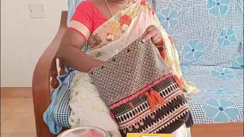 Luxmi Wife: Con trai kế đụ mẹ kế khiêu dâm - phụ đề đối thoại gợi...