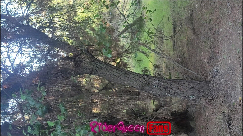 Riderqueen BBW Step Mom Latina Ebony: Riderqueen lagi sendirian di luar ruangan, video untuk penggemarku