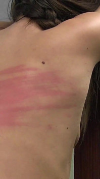 Caprice6 Spanking Machine - Bičování na holá záda