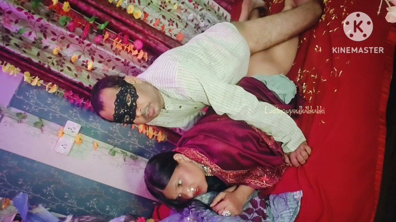 Lustykajolbhabhi: Festeggia la notte di nozze con Mili Bhabhi lungo il...