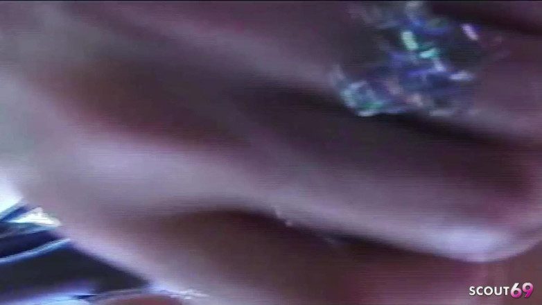 Shemale TS Collection: Tranny bertetek besar dikongkek dubur semasa rahsia bertiga di luar