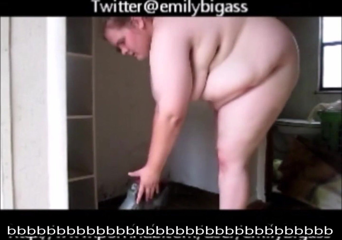 Fat Goddes: Lavorando nudo al lavoro viene beccato dal mio capo nudo