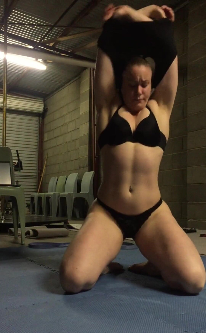 Michellexm: Push Ups en lencería