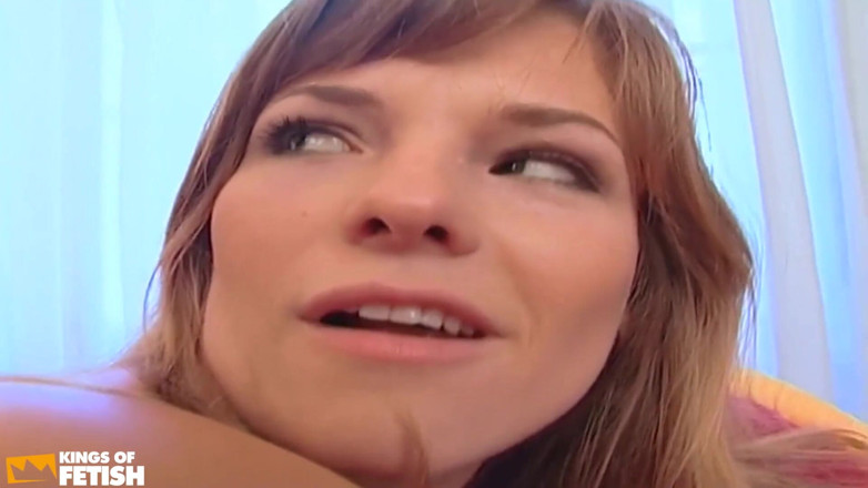 Family Role Playing: Zlobivá holka hladí a kouří muže, než ji ošukají díry