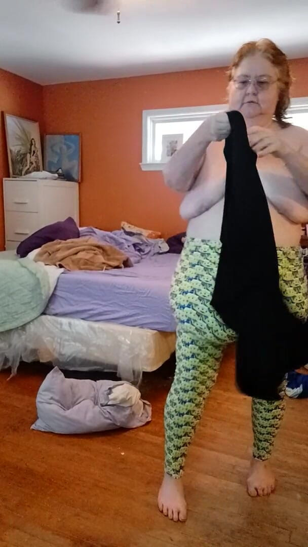 BBW nurse Vicki adventures with friends: Ubieranie dla fanów majtek Hej