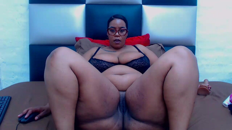 Big black clapping booties: Mi masturbo per il mio eccezionale culo bbw che si...