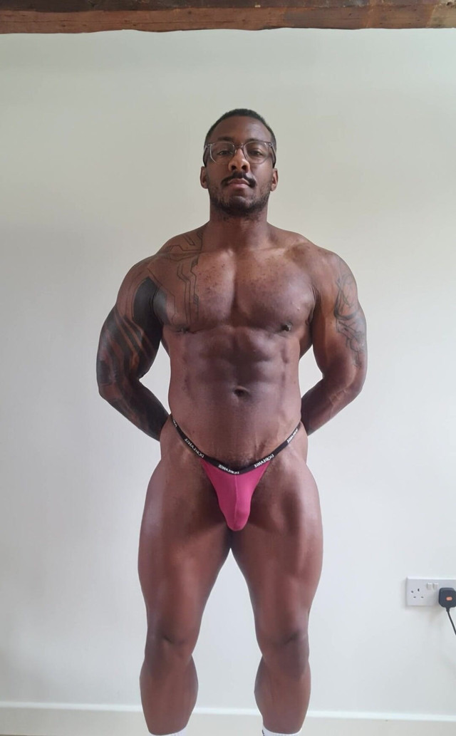 Muscle Posing for Coach #posemode (Amadeus Mode)