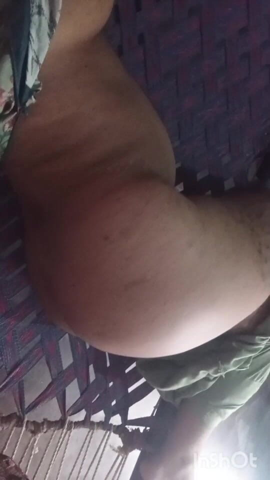Naughty_Sana: हॉट लड़की अपने सौतेले भाई को स्तन और चूत दिखा रही है वायरल वीडियो