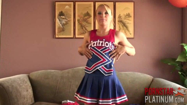 Pornstar Platinum: Alyssa la Cheerleader!