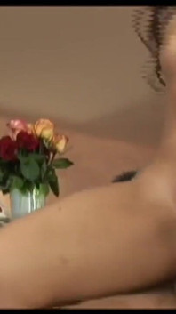 Brunetka MILF miluje sex a miluje šukání její chtivé mokré kundičky jako děvka