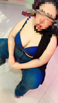Musulmană arabă drăguță mare și frumoasă studentă fată sexy se dezbracă doar rochia de facultate și fetiș cu țâțe uriașe cu țâțe uriașe