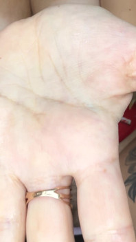Hairy Pussy and Very Wet and I Play with My Hole!