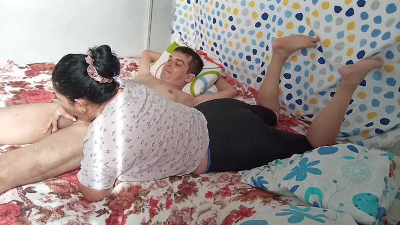 Valkyrieandluigy: Mengisap Berbaring
