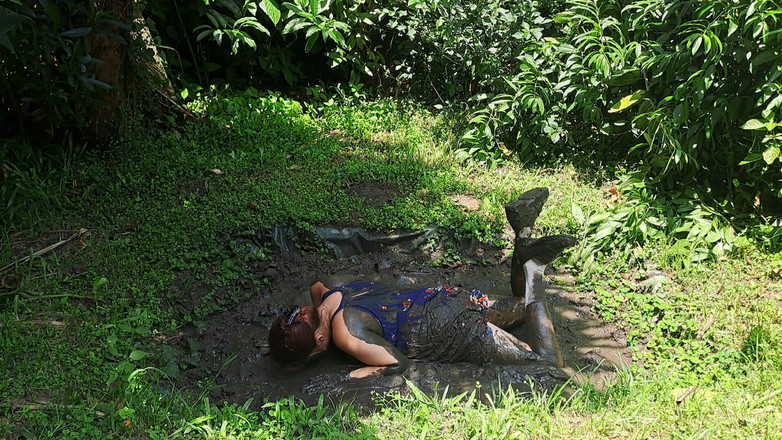 Thefetishgirl: Lafers im schlamm