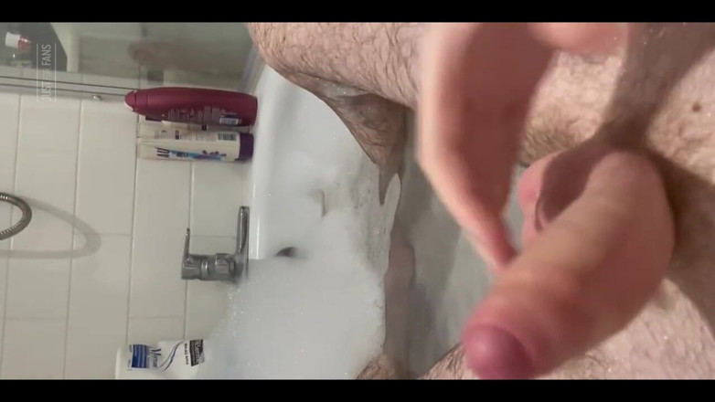Hungthotter: Playtime in the Shower
