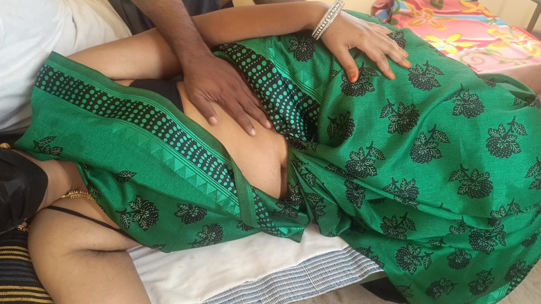 Palani69: Dì Saree màu xanh lá cây nóng bỏng lãng mạn...
