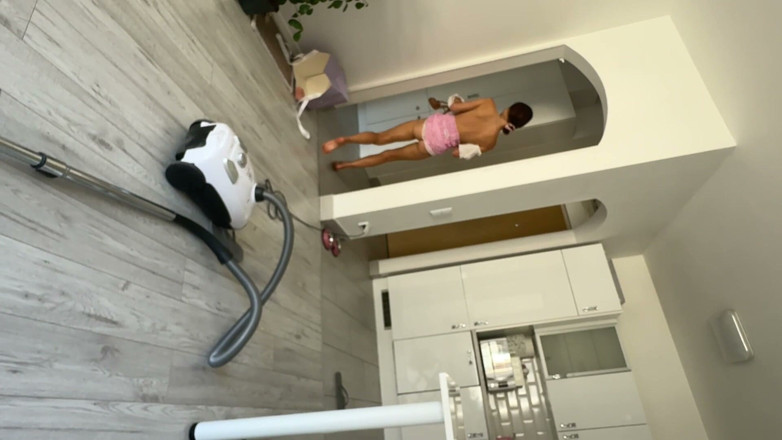 Gina Gerson: 오일 발 마사지와 음경 다리 놀이