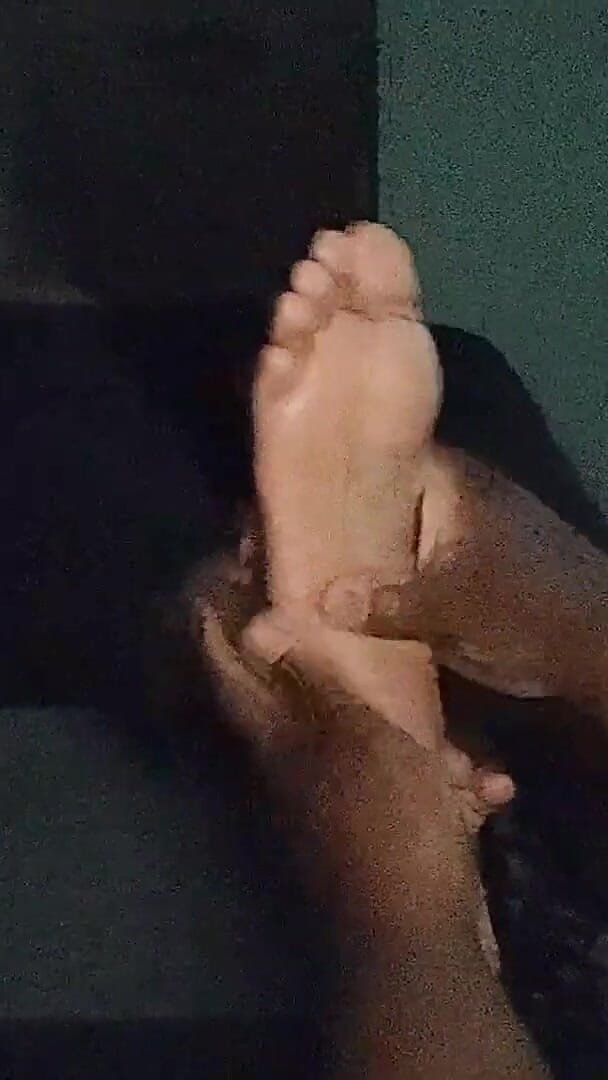 Foot Patrol: Carmel.orta yaşlı seksi kadın.güzelfeet iş çıkışı terli stnky feet worship n...