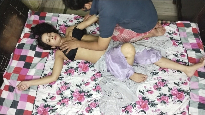 Indian Muslim Couple: 여과되지 않은 열정적인 섹스의 밤을 즐기는 인도 연인