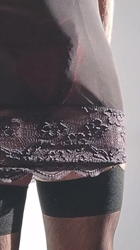 Transvestiert strips fickt extremer dildo masturbiert und kommt in dessous