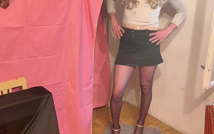Laura Luiscz: Sissy Crossdresser Cat Walk Training