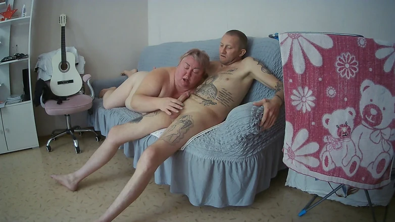 Zona901: Neighbor Sucks My Dick in the Morning Doing a Deep...