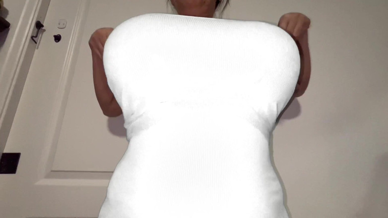 VeeVee Vixen: 巨大な乳白色のおっぱい