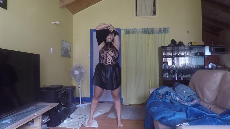 Jordyn: Strip tease