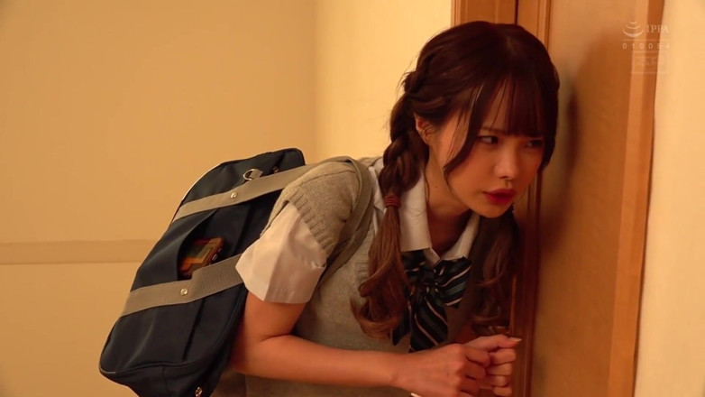 Smooth Time: 家の中でガールフレンドとこっそりセックスし、彼女の親友が3Pに加わります。パート1