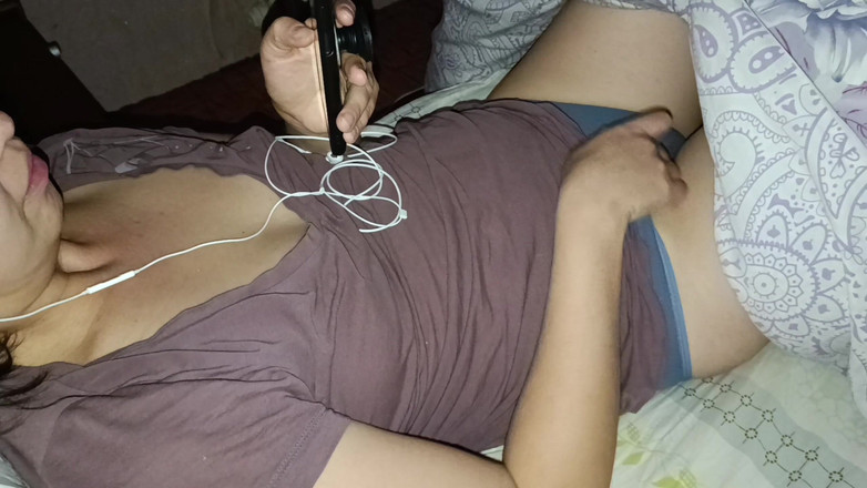 OniSoi: Nejsem sama doma, ale opravdu chci masturbovat