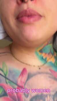 Giantess złapać cię po prysznicu i pokazuje swoje owłosione ciało