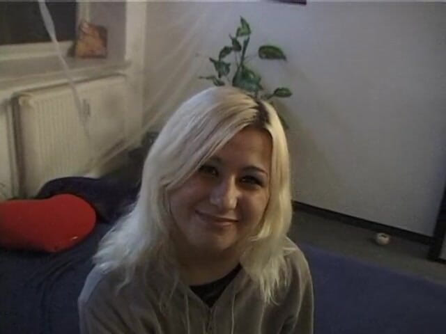 German Classic Porn videos: Гаряча блондинка тінка пробує кінобізнес