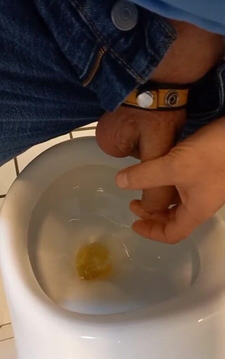 Pissgay: ปัสสาวะนิดหน่อย