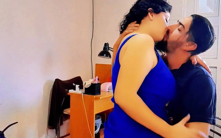 Babyluna939: La mia amica del liceo mi visita e mi permette...