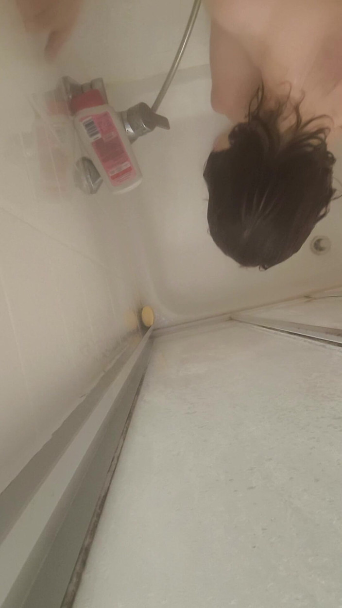 JanineLang: Orgasm under duschning och rakning