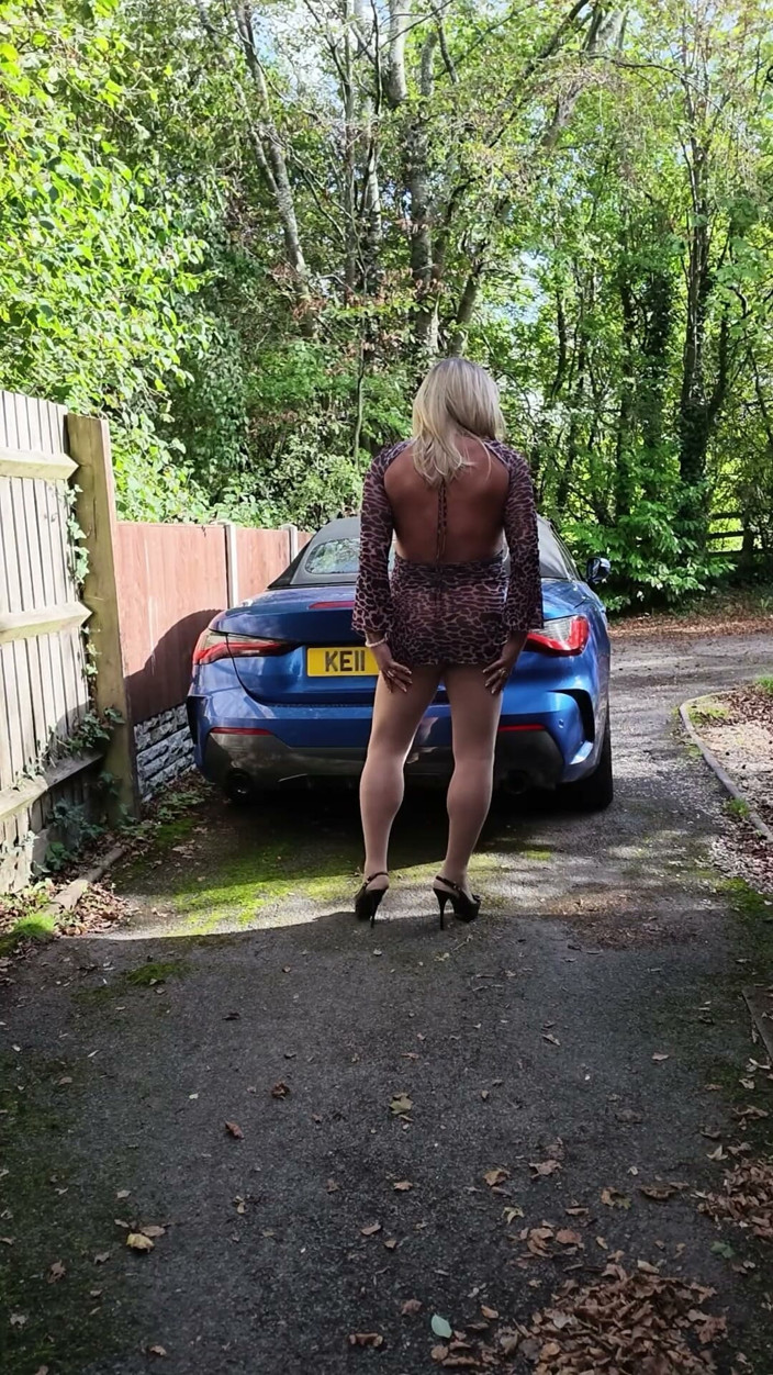 Kellycd2022: La sexy travestita kellycd2022 in Il mio abito leopardato con...