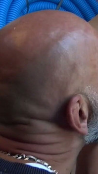 Nick futută de un bătrân cu un penis uriaș