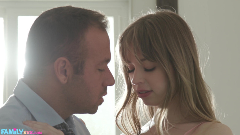 FamilyXXX: Leila Cove หาจังหวะลงตัวกับพ่อเลี้ยง