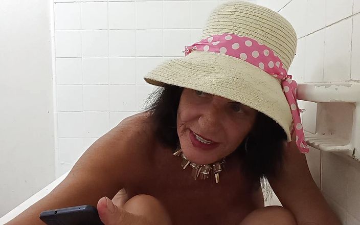 Lizzy Yum: Lizzyyum Having Orgasm #1.9k More Like 1.9 Billion, Lol! Fantasy Bathing Pussy...